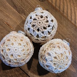 Haakpakket kerstballen (3kleuren)