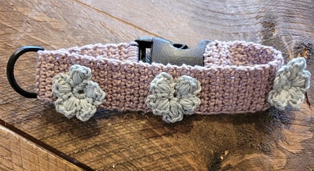 Haakpakket halsbandje